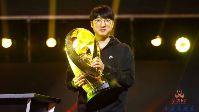 屡次扭转场 屡次扭转场